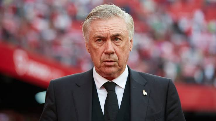 صورة أنشيلوتي يتغنى بنجم ريال مدريد
