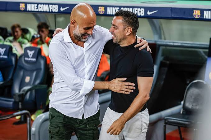صورة نجم برشلونة السابق يفاجئ جوارديولا بتصريح مثير بسبب تشافي 