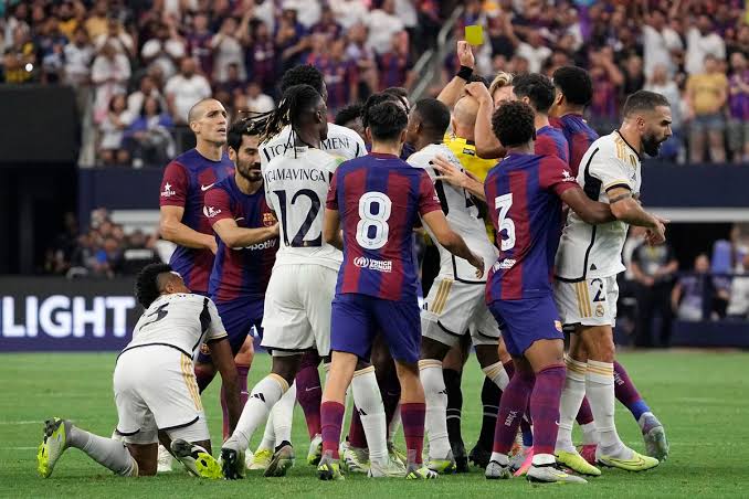 صورة الكشف عن موقف نجم برشلونة من المشاركة في الكلاسيكو