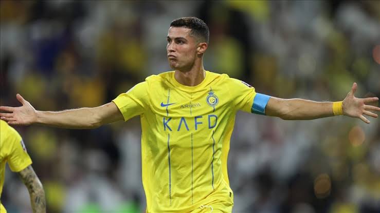صورة كريستيانو رونالدو يُفاجئ لاعبي النصر لهذا السبب
