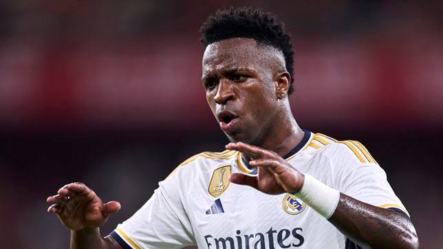 صورة رسميًا.. ريال مدريد يمدد عقد فينيسيوس جونيور 