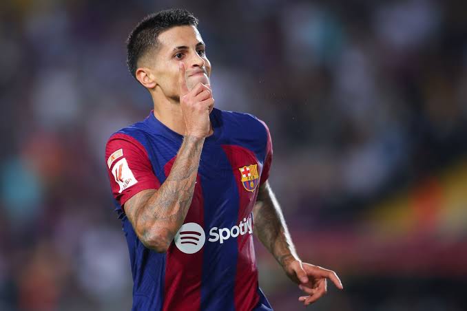 صورة كانسيلو يقضي علي مسيرة روبرتو في برشلونة    