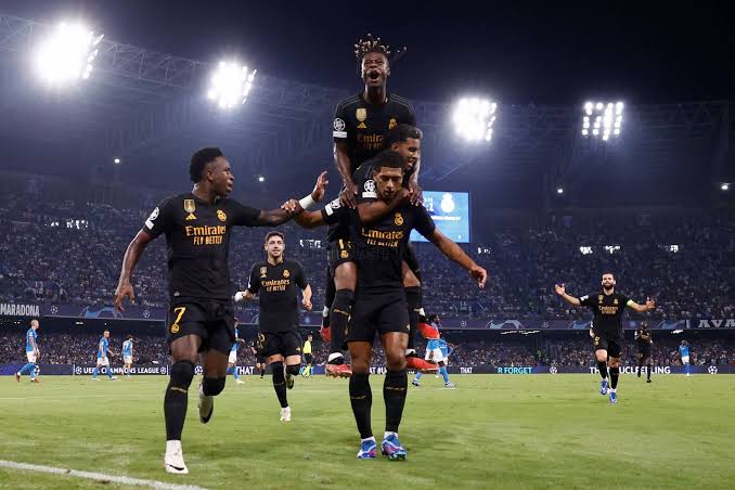 صورة انشيلوتي يفاضل بين هذا الثلاثي للمشاركة ضد برشلونة