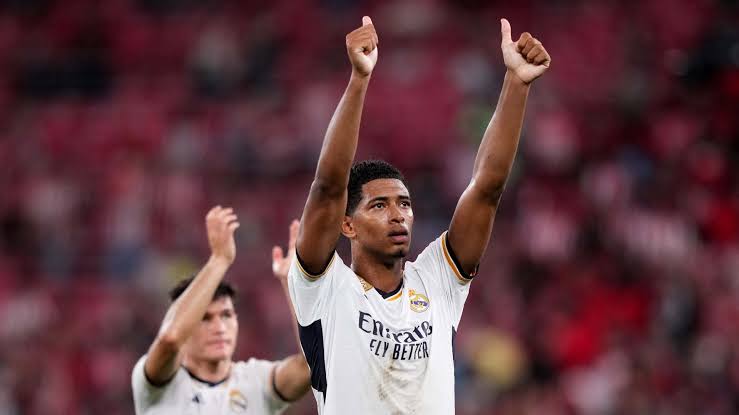 صورة بيلينجهام يعبر عن سعادته بالتواجد مع ريال مدريد 