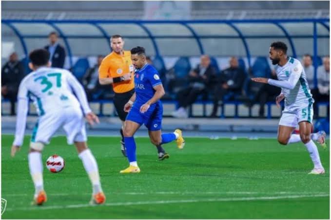 صورة نجم الأهلي يوجه اتهام قوي لحكم مباراة الهلال