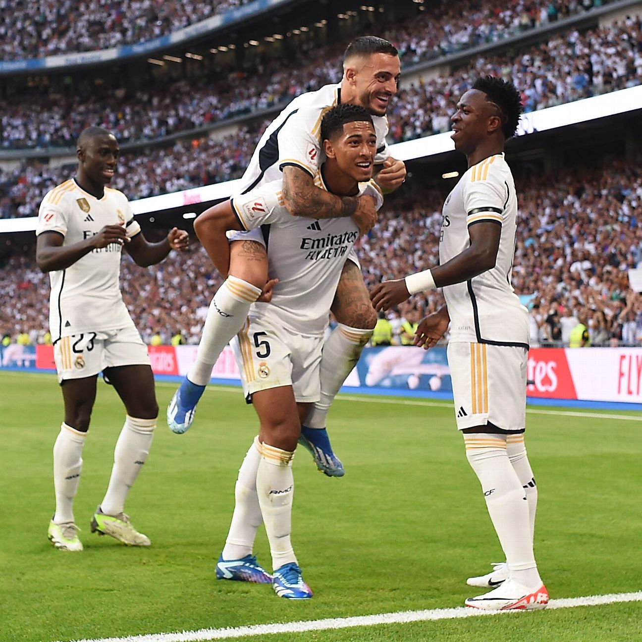 صورة ريال مدريد يستقر على تجديد عقد نجم الفريق