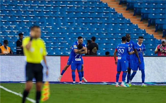 صورة مدرب التعاون يسخر من الهلال بهذا التصريح