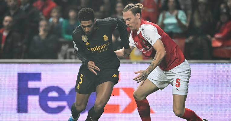 صورة لاعب براغا يتحدى ريال مدريد 