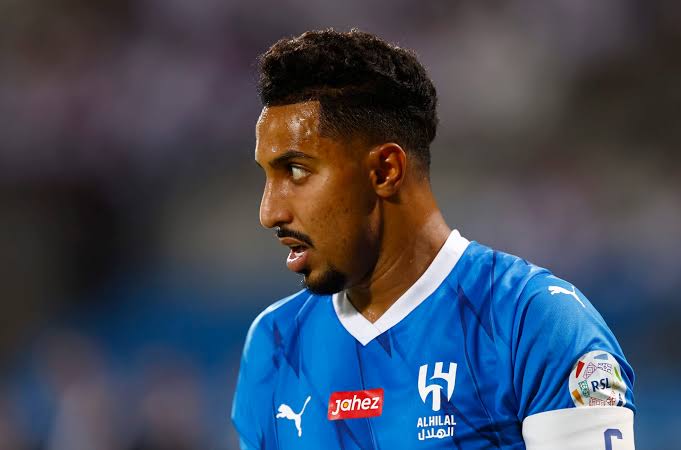 صورة سالم الدوسري يستفز جماهير الهلال بعد إهدار ركلتي جزاء أمام نافباخور 
