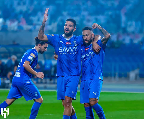 صورة نجم الهلال يتلقى صدمتين 