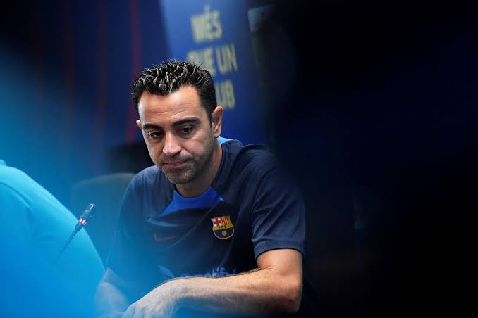 صورة مدير برشلونة يُفاجئ تشافي بشأن مستقبله بعد التأهل لثمن نهائي دوري أبطال أوروبا