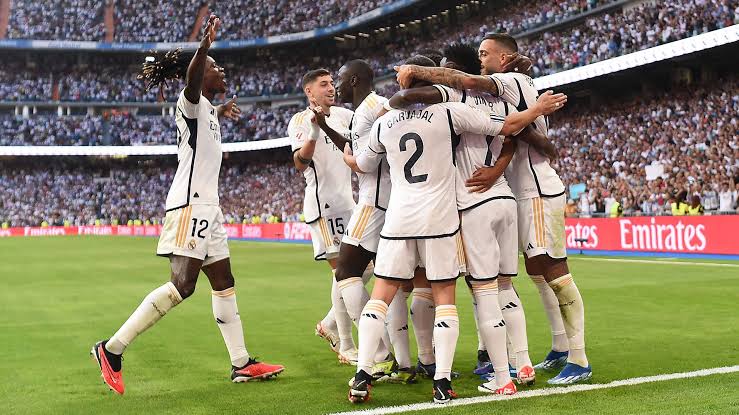 صورة نجم ريال مدريد يدافع عن ثنائي الفريق ويُفاجئ بيلينجهام بهذا التصريح