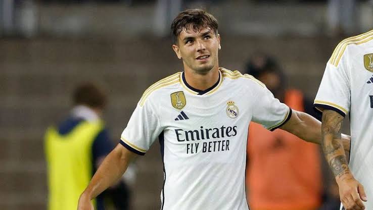 صورة إبراهيم دياز يُفاجئ كروس عقب فوز ريال مدريد أمام غرناطة بهذا التصريح