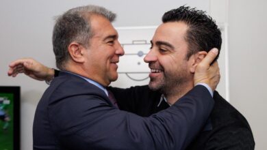 صورة عكس توقعات جماهير برشلونة.. لابورتا يفاجئ تشافي بهذه الرسالة