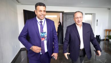 صورة السفير المصري بالإمارات يزين لقاء الزمالك وام صلال ببطولة الوحدة 