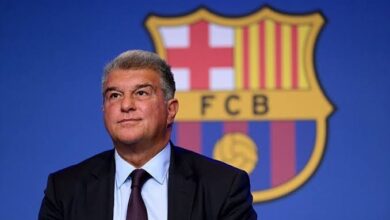 صورة لابورتا يحفز لاعبي برشلونة 