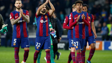 صورة لاعب برشلونة يسخر من التحكيم في اسبانيا 