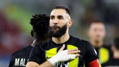 صورة كريم بنزيما يحسم جدل أزمته مع مدرب الاتحاد.. وحقيقة انتقاله لأوروبا!