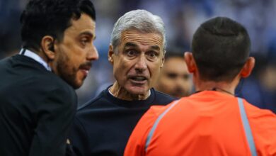 صورة كاسترو يطرد 10 لاعبين خارج النصر السعودي