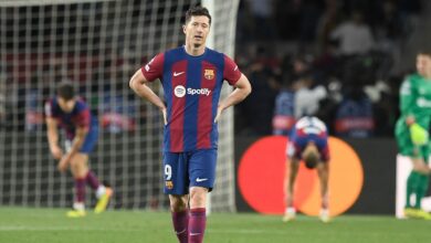 صورة انقلاب نجوم برشلونة على ليفاندوفسكي