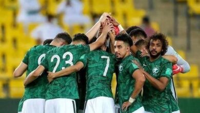 صورة تصرف غير موفق من قائد المنتخب السعودي عقب التعادل مع البحرين