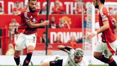 صورة نجم مانشستر يونايتد يدخل في نوبة بكاء بعد إسبتداله