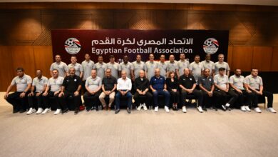 صورة احتفالا بالتأهل للمونديال.. أبو ريدة يهدي مدربي مصر رخصة التدريب Pro