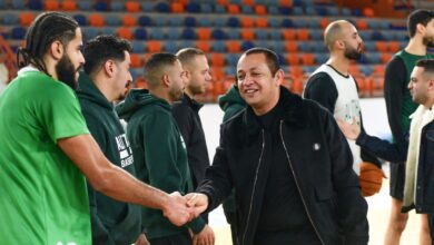 صورة محمد سلامة يحفّز لاعبي السلة قبل صدام الزمالك في نصف نهائي دوري السوبر