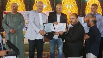صورة الصبروط يكرّم 1000 متفوق بالواحات البحرية وسط حضور 4000 من الأهالي